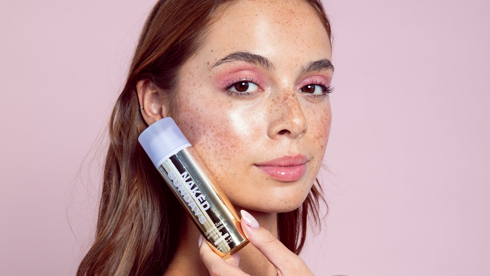 Sunscreen that works as a makeup primer – applying SPF before makeup
