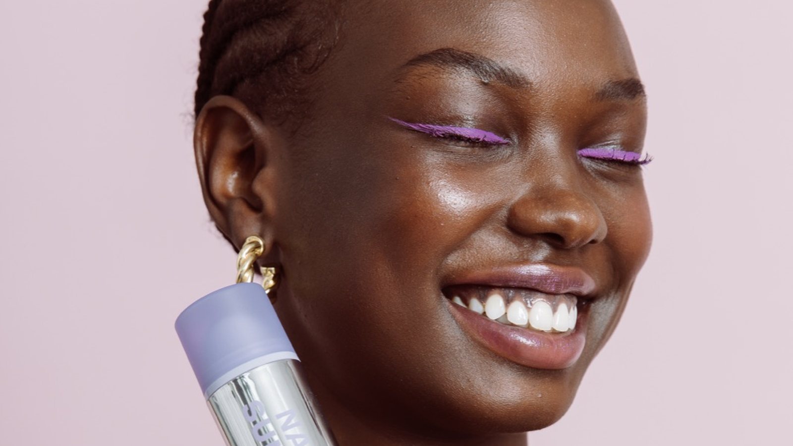 Sunscreen with no white cast on deeper skin tones — Naked Sundays SPF50